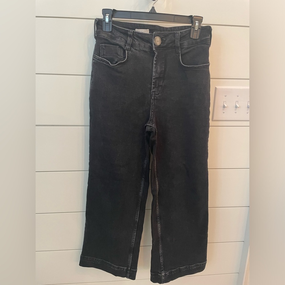 Pilcro black denim. Fits like the Collete jeans. Rarely worn.